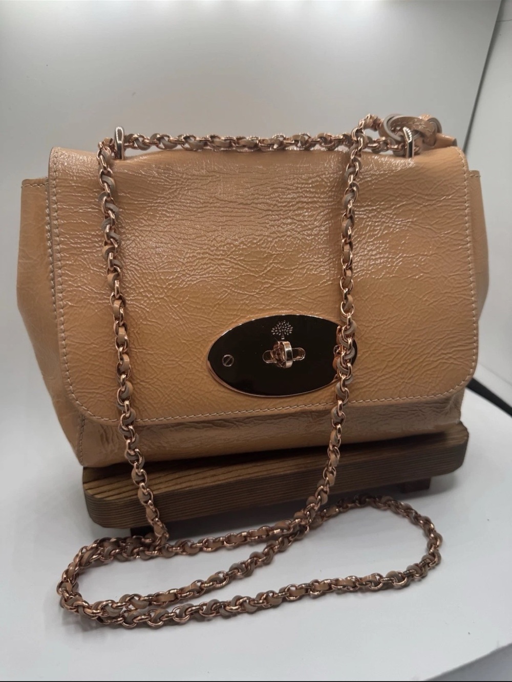 Mulberry Beige Leather Crossbody with Rose-Gold Chain